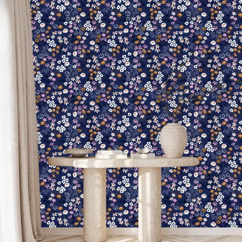 Behang Abstracte wilde bloemen op een donkerblauwe achtergrond