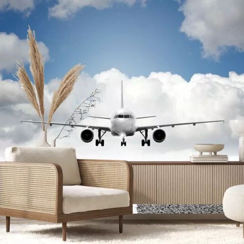 Fotobehang Een vliegtuig dat opstijgt vanaf de landingsbaan met wolken op de achtergrond