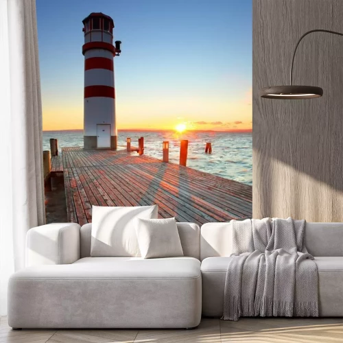 Fotobehang Vuurtoren met een pier in de avond