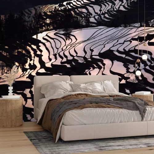 Fotobehang Zonsondergang weerkaatst op het veld