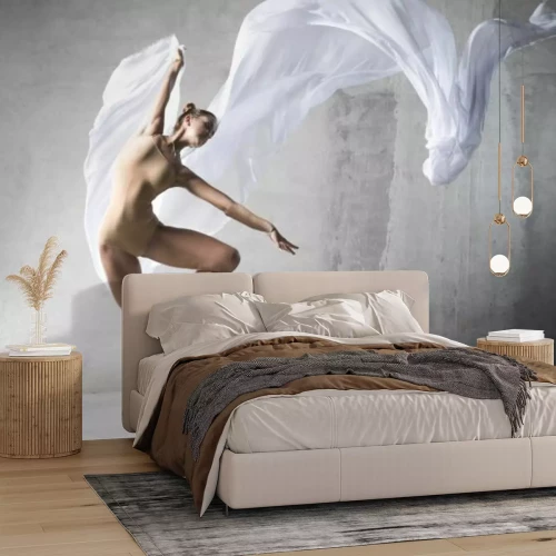 Fotobehang Een balletdanseres tegen een betonnen muur