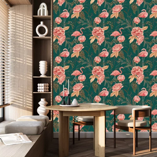 Behang Flamingo's en bloemen tegen een flessengroene achtergrond