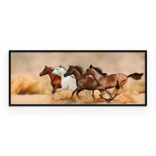 Poster Een kudde paarden galoppeert door de woestijn.