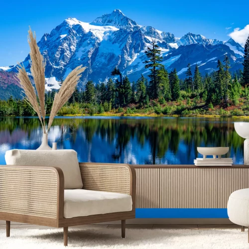 Fotobehang Landschap met een meer en uitzicht op de bergen