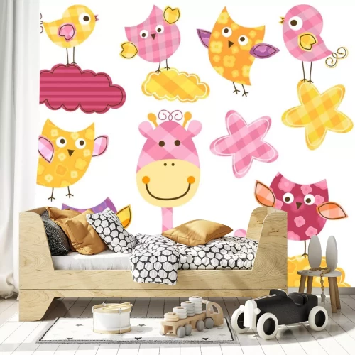 Sticker Een roze giraf tussen wolken en vogels