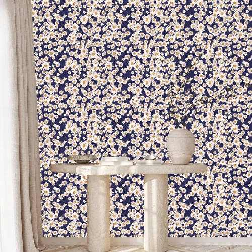 Behang Daisy bloemen op een marineblauwe achtergrond