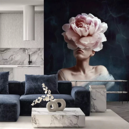 Fotobehang Vrouw met pioenrooshoofd op donkere achtergrond artistiek concept