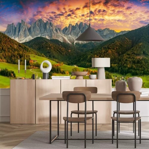 Fotobehang Weiden en valleien op een bergachtergrond