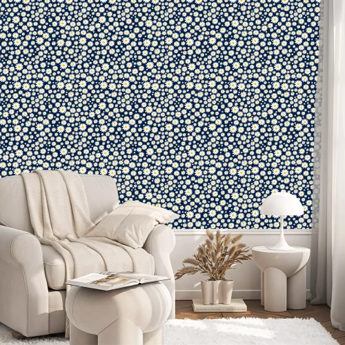 Behang Madeliefjes op een donkerblauwe achtergrond