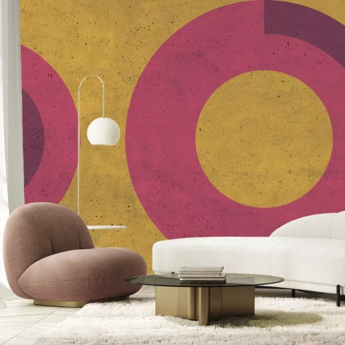 Fotobehang Roze cirkels op gele achtergrond met betontextuur