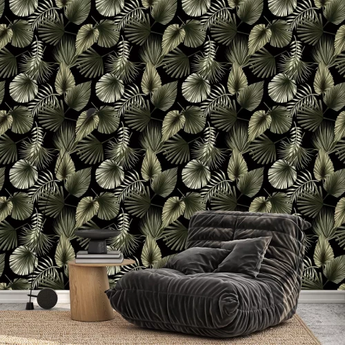 Behang Donkergroene tropische bladeren op een zwarte achtergrond