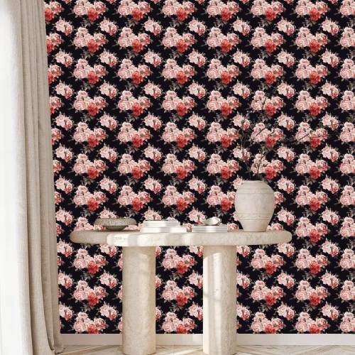 Behang Rood-roze pioenrozen op een zwarte achtergrond