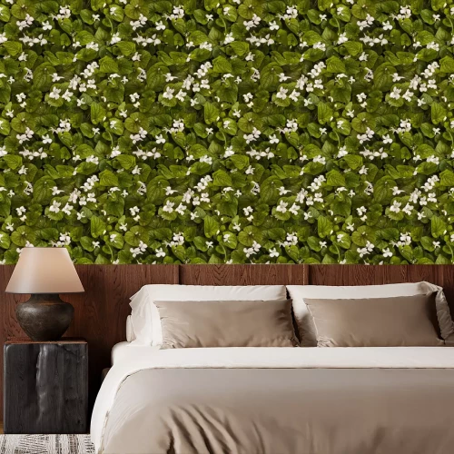 Behang Witte bloemen tussen planten