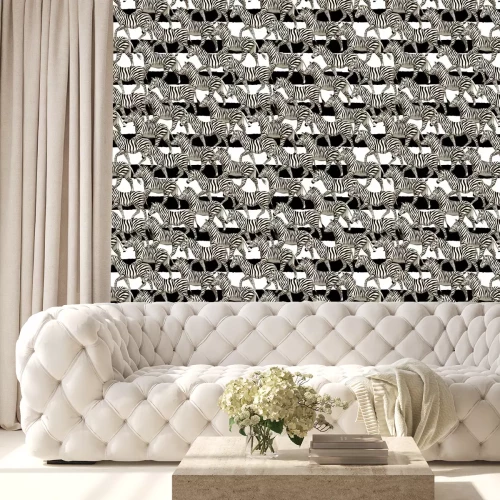 Behang Zebra's op een gestreepte achtergrond