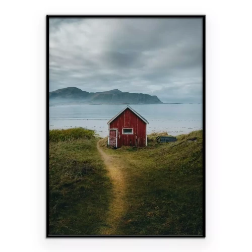 Poster Uitzicht op een rood houten huis aan het water.