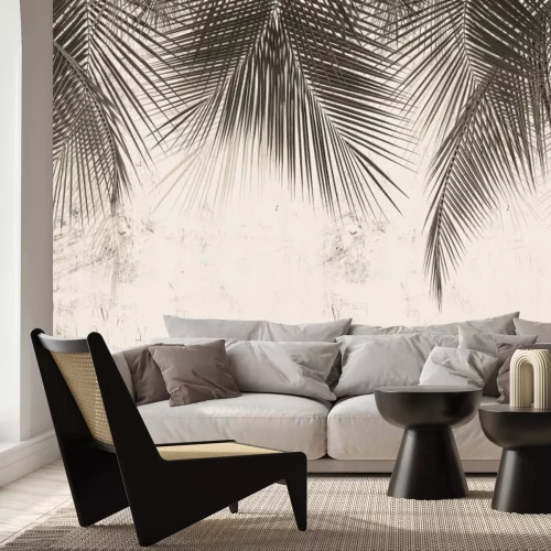 Fotobehang Tropische bladeren op een monochroom betonpatroon