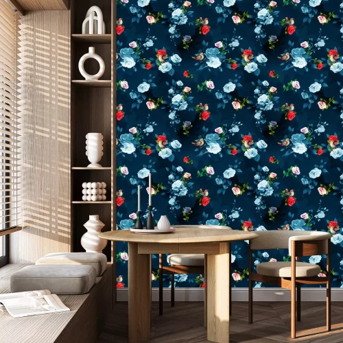 Behang Bloemen in verzadigde kleuren op een marineblauwe achtergrond