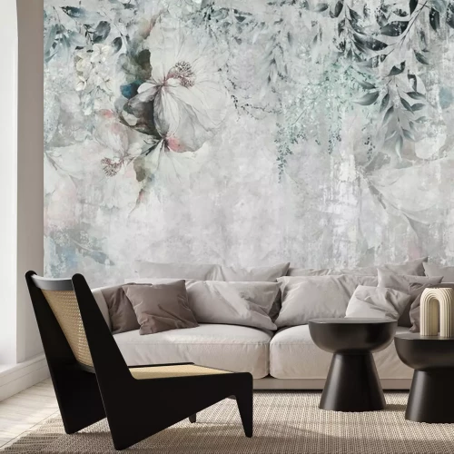 Fotobehang Hangende takken en bladeren aan een oude muur