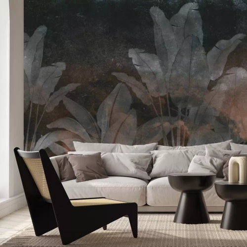 Fotobehang Tropische planten op een donkere betonnen muur