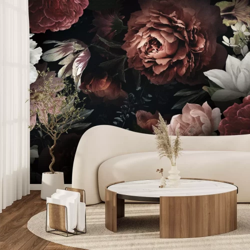 Fotobehang Pioenrozen, rozen en andere bloemen op een zwarte achtergrond