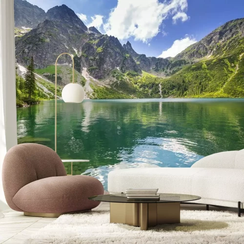 Fotobehang Lentelandschap van het Tatragebergte met een meer