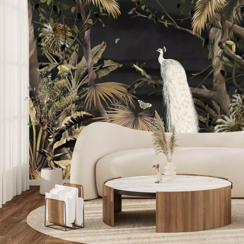 Fotobehang Een witte pauw tussen tropische planten in de jungle