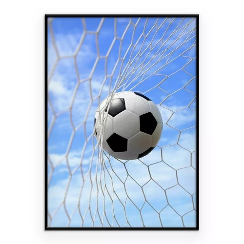 Poster Een voetbal in het doel tegen de hemel