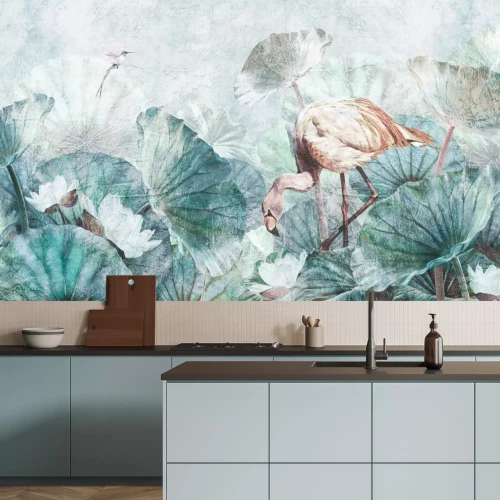 Fotobehang Flamingo tussen de bladeren en bloemen van de lelie