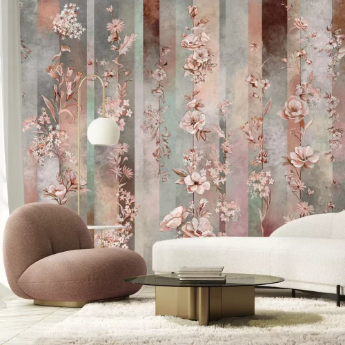 Fotobehang Bloemen op wijnstokken met een gestreepte achtergrond