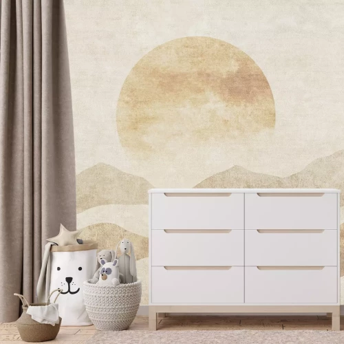 Fotobehang De zon die ondergaat achter een berglandschap