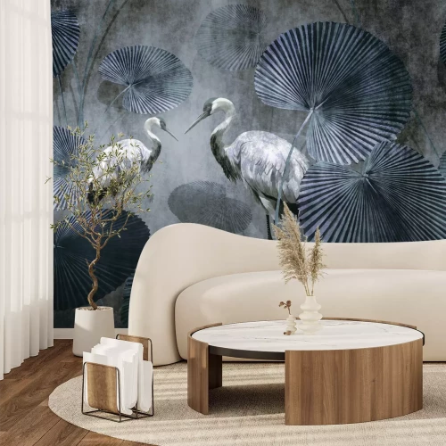 Fotobehang Witte kraanvogels tussen tropische bladeren