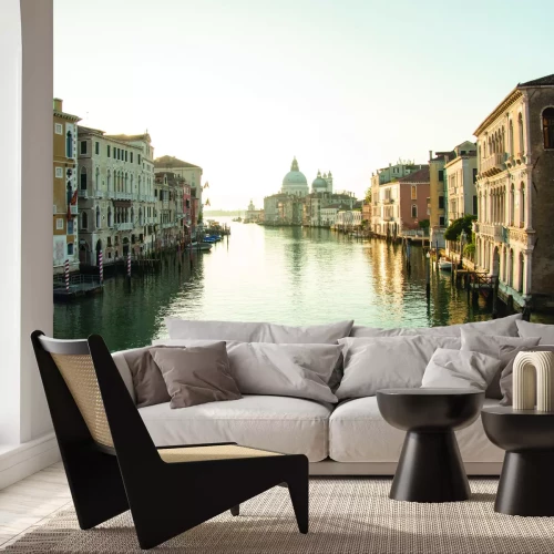 Fotobehang Waterkanaal met uitzicht op de basiliek