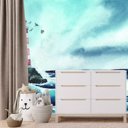 Fotobehang Een stormscène met een boot op de golven en een vuurtoren op de achtergrond