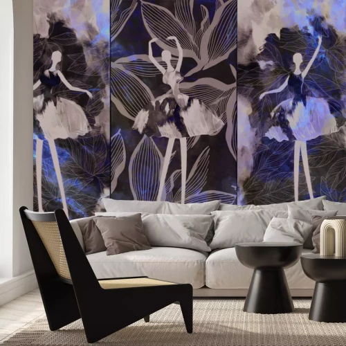 Fotobehang Een balletdanseres tegen een achtergrond van weelderige vegetatie