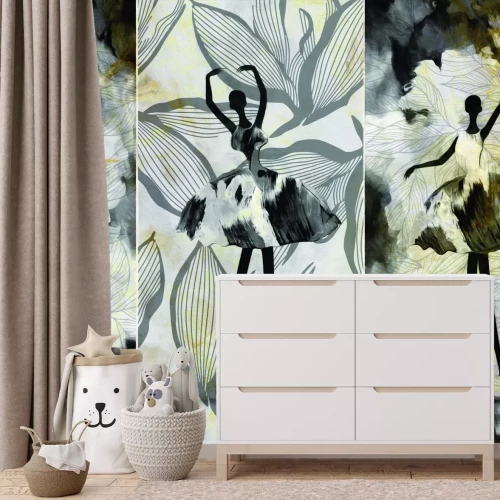 Fotobehang Een balletdanseres tegen een achtergrond van weelderige vegetatie