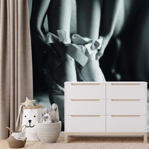 Fotobehang Een balletdanseres in delicate balletschoentjes