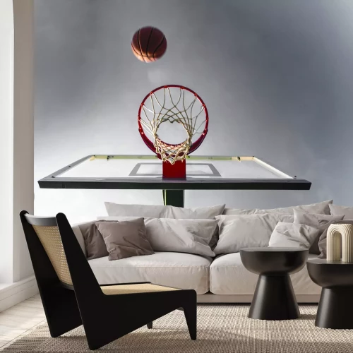 Fotobehang Een bal die in de mand tegen de lucht valt