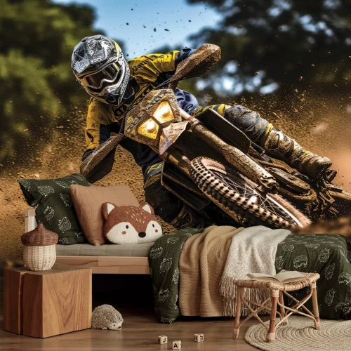 Fotobehang Een motorrijder op een modderpad tijdens een dynamische bocht