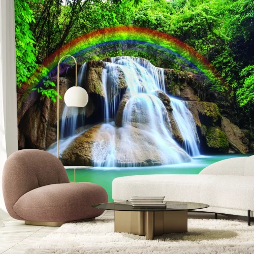 Fotobehang Een schilderachtig landschap met een waterval in het bos en een regenboog