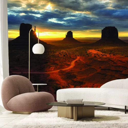 Fotobehang Vurige zonsondergang boven woestijnkliffen