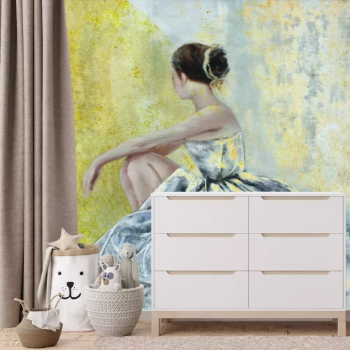 Fotobehang Een subtiele danseres gekleed in een witte jurk