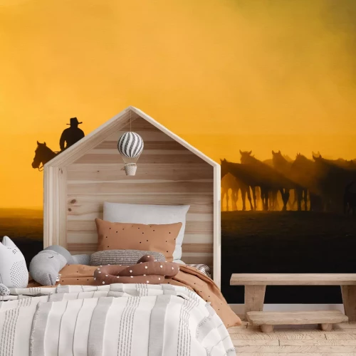 Fotobehang Een reiziger met paarden die de woestijn doorkruist