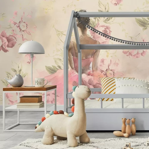 Fotobehang Een vrouw in een delicate roze jurk gewikkeld in bloemen