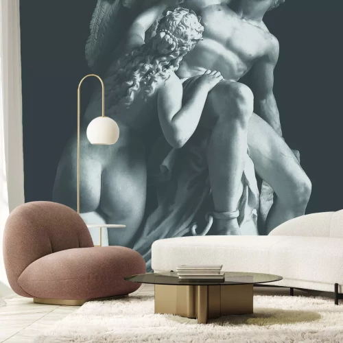 Fotobehang Een artistiek beeldhouwwerk dat een echtpaar voorstelt