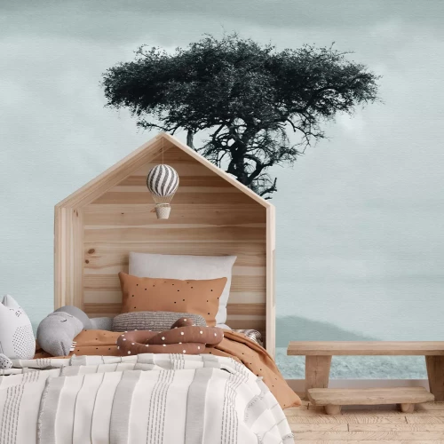 Fotobehang Een giraffe eet bladeren van een boom in Afrika