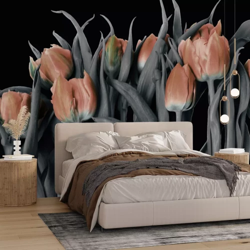 Fotobehang Omgekeerde kleuren van tulpen op een donkere achtergrond