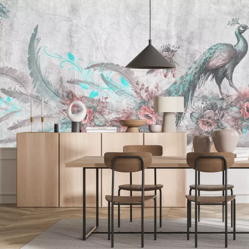 Fotobehang Pauw met bloemen op een grijze achtergrond met een betonnen textuur