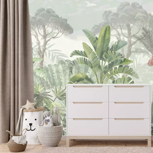 Fotobehang Tropisch bos met bananenbomen en grote bomen op de achtergrond