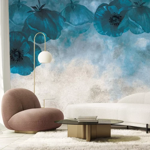 Fotobehang Klaprozen in tinten blauw tegen een betonnen achtergrond