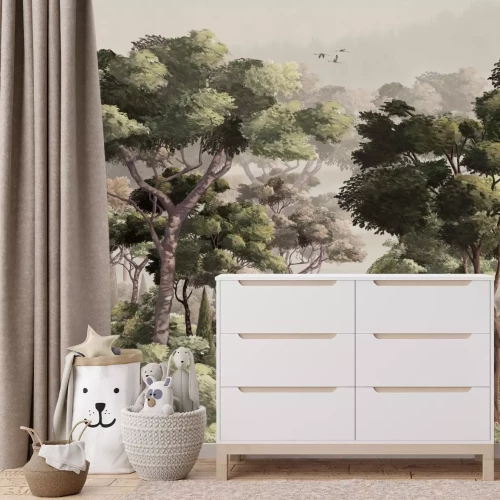 Fotobehang Een natuurlijk landschap met bomen en een zachte mist